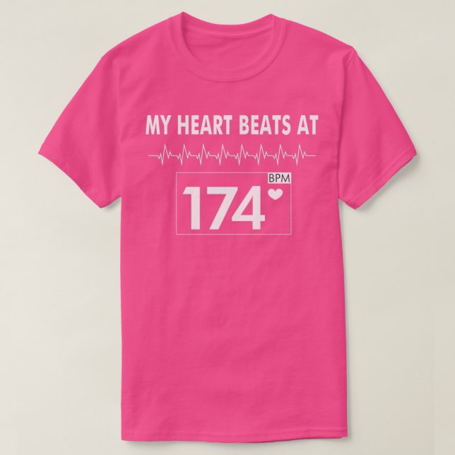 My heart beats at 174 bpm drum and bass T-Shirt (Design Front)