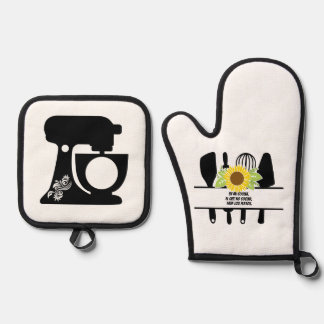 My kitchen oven mitt & pot holder set