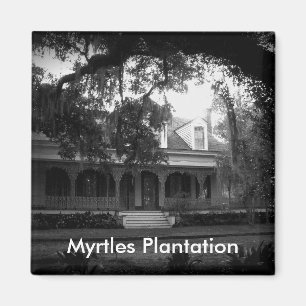 Myrtles Plantation in black and white Magnet