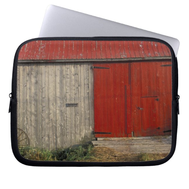 NA, Canada, New Brunswick, Shepody. Red barn Laptop Sleeve (Front)
