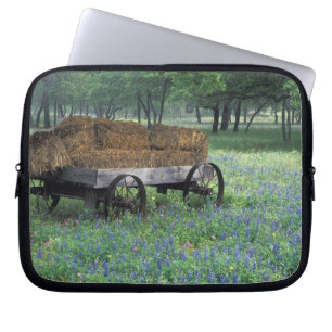 NA, USA, Texas, east of Devine, Old wagon in Laptop Sleeve