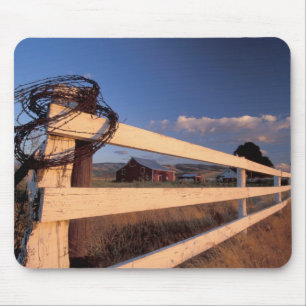 NA, USA, Washington, near Walla Walla, fence, Mouse Mat