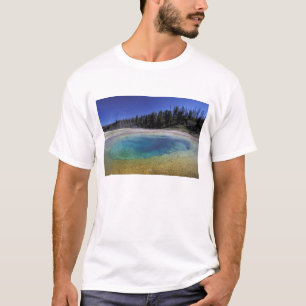 NA, USA, Wyoming, Yellowstone National Park. 2 T-Shirt