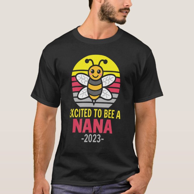 Nana 2023   Bee   Grandma   Excited To Be A Nana T-Shirt (Front)