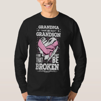 nana gift grandma and grandson a bond that cant be T-Shirt