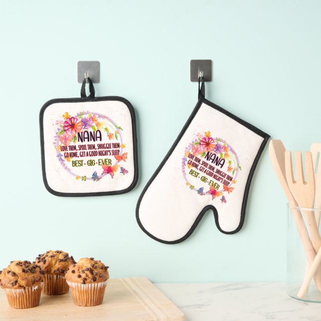 Nana Love Them Spoil Them Snuggle Them Oven Mitt & Pot Holder Set (Insitu(Hanging))