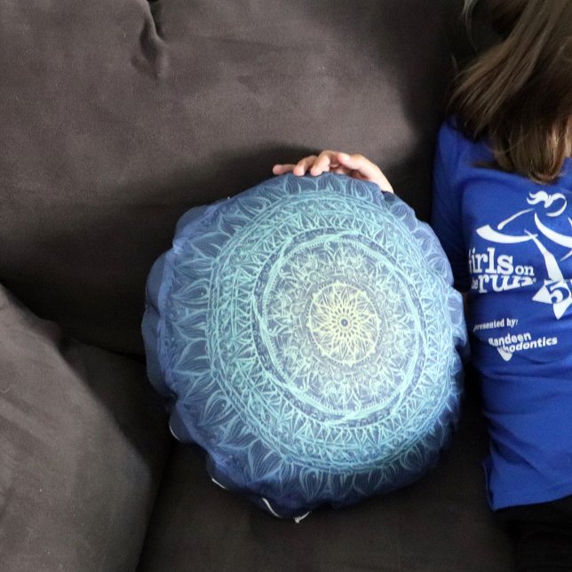 Nature Lovers Mandala Art Mandalas Design          Round Cushion (Creator Uploaded)