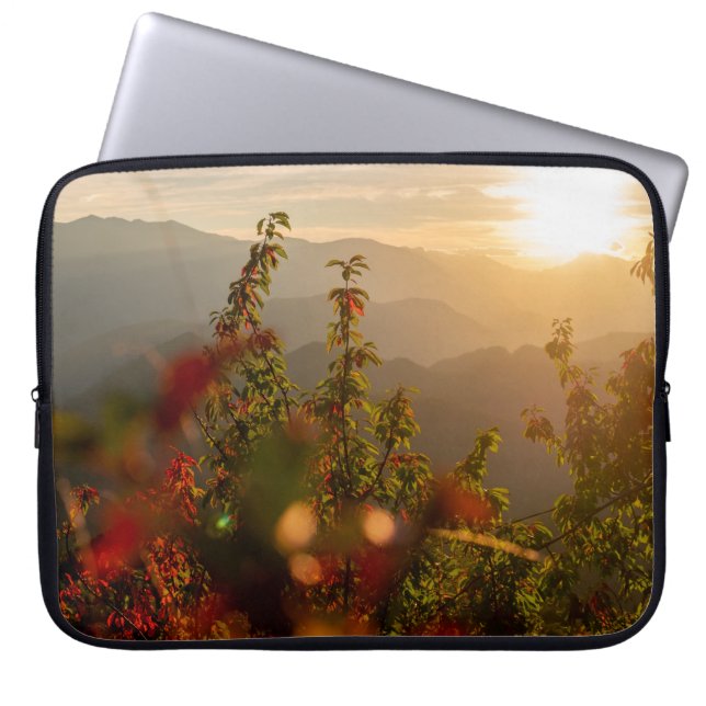 NATURE PHOTOGRAPHY OF GREEN TREES OVERLOOKING MOUN LAPTOP SLEEVE (Front)