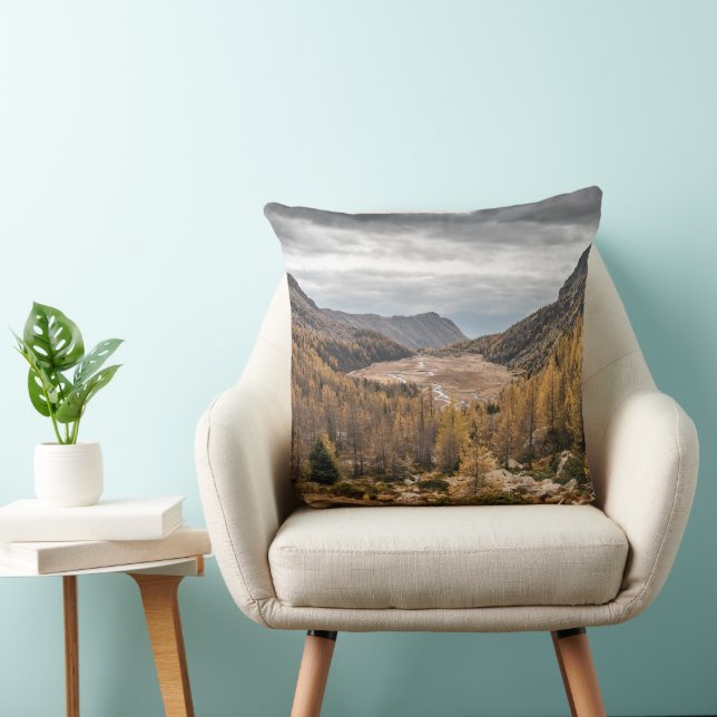 Nature Serenity Throw Pillow – Botanical Forest De (Chair)