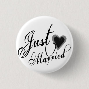 Naughy Grunge Script - Just Married Heart Black 3 Cm Round Badge