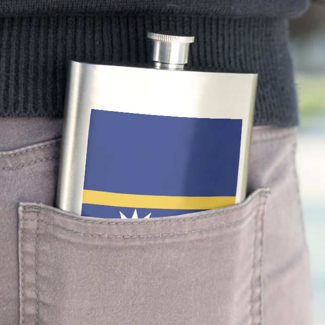 Nauru flag hip flask (In Situ)