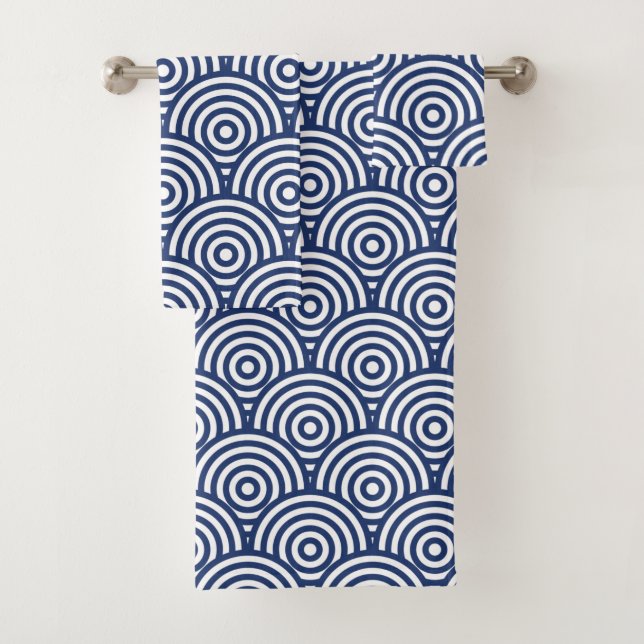 Navy Concentric Circle Pattern Bath Towel Set (Insitu)