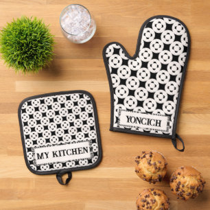 Negative Gamepad by Kenneth Yoncich Oven Mitt & Pot Holder Set