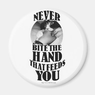 Never Bite that Hand Magnet