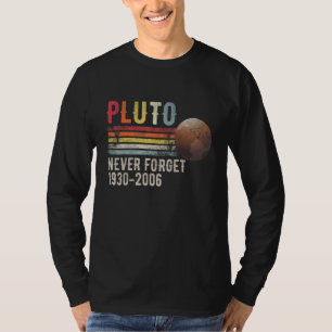 Never Forget Pluto Retro Style   Space   Science T-Shirt