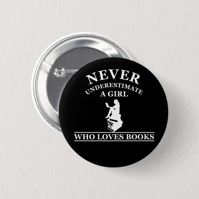 never underestimate a girl who loves books 6 cm round badge (Front & Back)