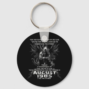 Never Underestimate A Man Born In AUGUST 1985 Neve Key Ring