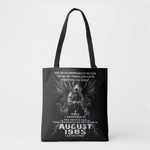 Never Underestimate A Man Born In AUGUST 1985 Neve Tote Bag