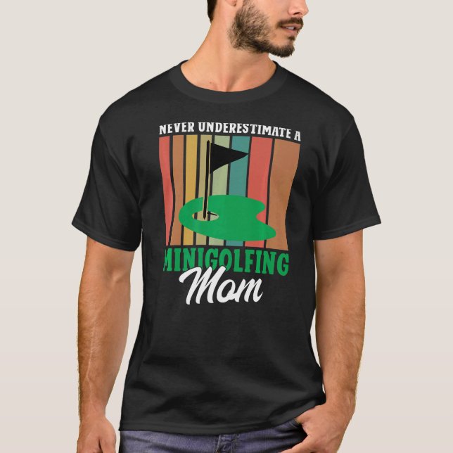 Never underestimate a Minigolfing Mum Mini Golf Mo T-Shirt (Front)