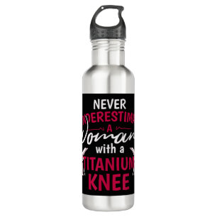 Never Underestimate A Woman With A Titanium Knee S 710 Ml Water Bottle
