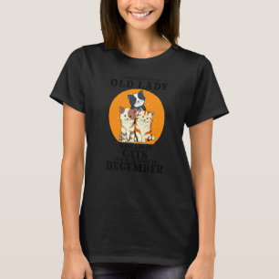 Never Underestimate An Old Lady Who Loves Cats Bor T-Shirt