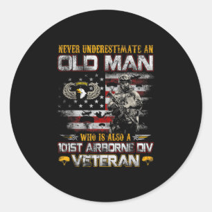 Never Underestimate An Old Man 101st Airborne Vete Classic Round Sticker