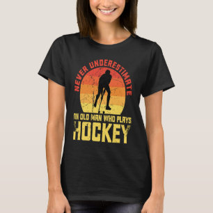 Never Underestimate An Old Man Hockey Retro Vintag T-Shirt