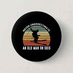 Never Underestimate An Old Man On Skies Funny Skii 6 Cm Round Badge