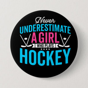 Never Underestimate Girl Hockey 7.5 Cm Round Badge