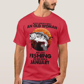 Never Underestimate Old Woman Loves Fishing Born i T-Shirt