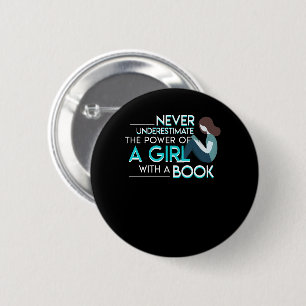 Never Underestimate Reading Book Women 6 Cm Round Badge