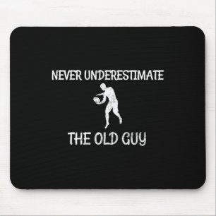 Never Underestimate The Old Guy Funny Disc Golf Mouse Mat