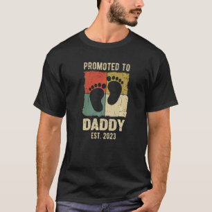New Daddy Est 2023 Baby Feet Daddy Pregnancy Annou T-Shirt