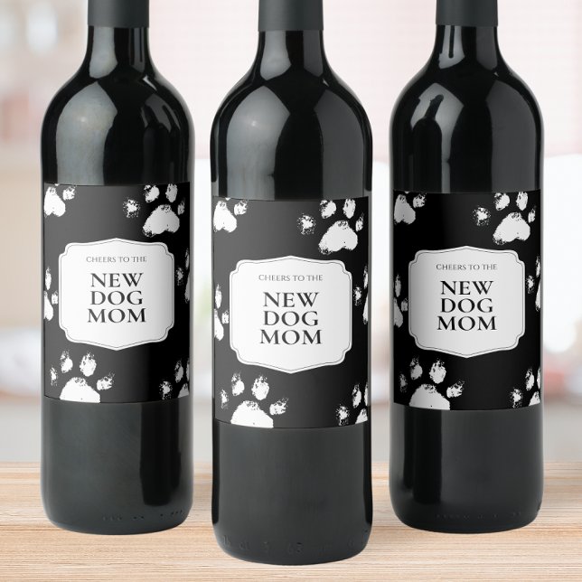 New Dog Mum Gift Modern Black White Paws Wine Label (New Dog Mom Gift Modern Black White Paws Wine Label)