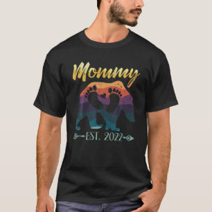 New Mommy Mom Bear Est 2022 Baby Shower Announceme T-Shirt