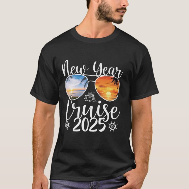 New Year Cruise 2025 NYE Party Celebration Women G T-Shirt (Front)
