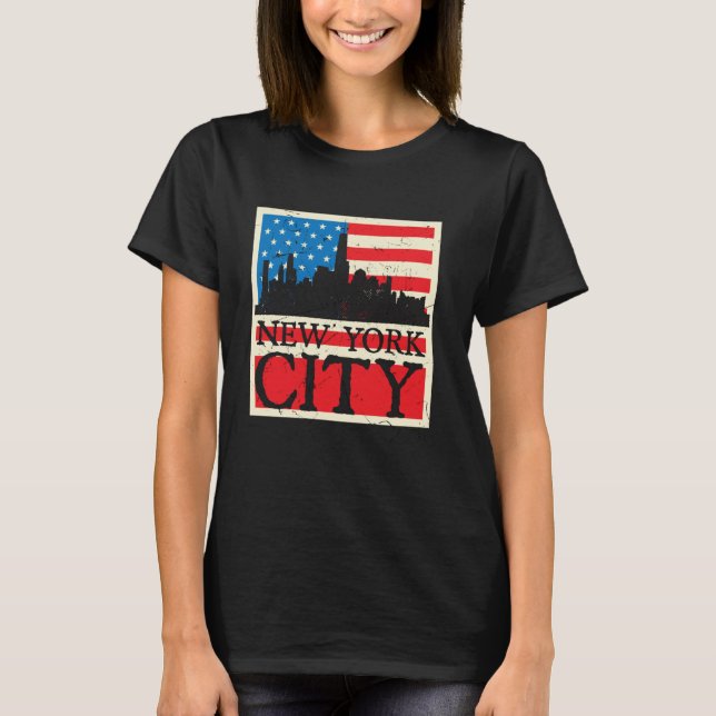 New York City Skyline Retro USA Flag Distressed Wo T-Shirt (Front)