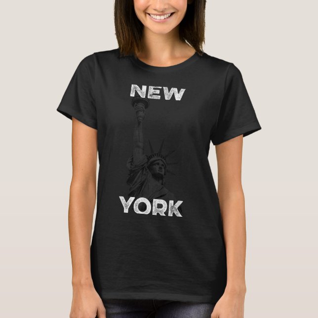 New York Statue Of Liberty Halftone Effect  T-Shirt (Front)