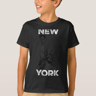 New York Statue Of Liberty Halftone Effect  T-Shirt