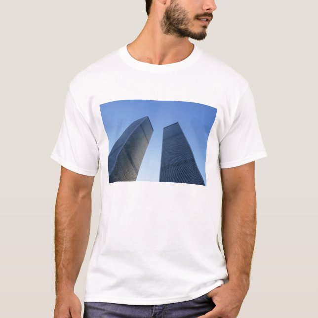 New York, USA. View up at twin towers of the T-Shirt (Front)