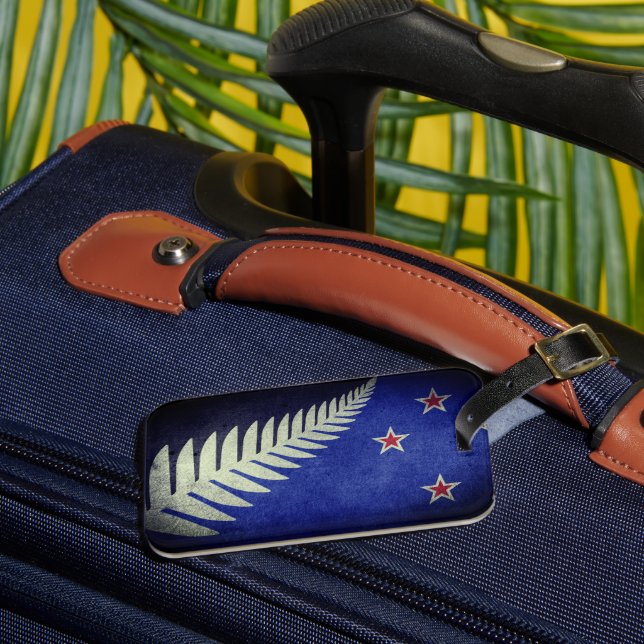 New Zealand Silver Fern Luggage Tag (Front Insitu 3)