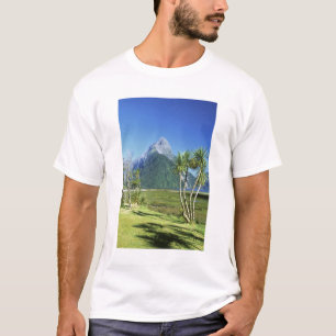 New Zealand, South Island,  Mitre Peak, T-Shirt