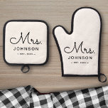 Newlywed Bride Personalised White Oven Mitt & Pot Holder Set<br><div class="desc">For the bride and groom,  this black and white white oven mitt & pot holder features "Mrs." in a modern,  elegant script font along with a last name and established date. This is a perfect custom bridal shower or wedding gift!</div>