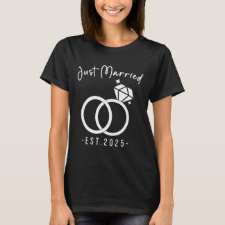 Newlyweds 2025 Bride And Groom Wedding Planners Ju T-Shirt