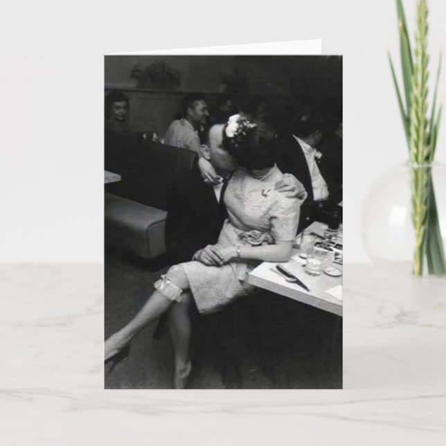 newlyweds kissing at a resturaunt card (Front)