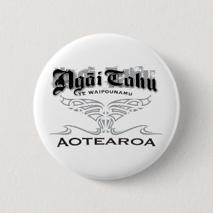 NGAI TAHU WHALE TAIL 6 CM ROUND BADGE