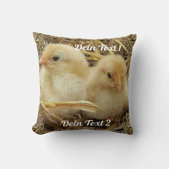 niedliche hühnchen im stroh throw pillow (Front)