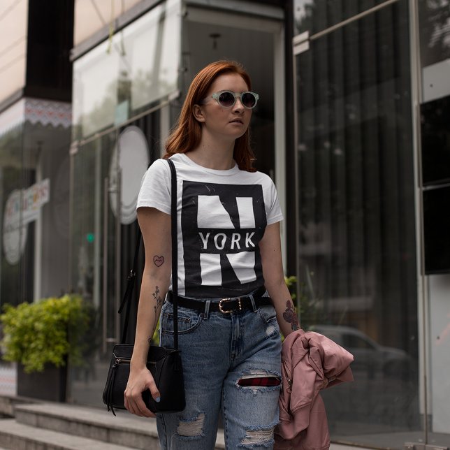 Night New York T-Shirt (Bold women on the way to achieve success)
