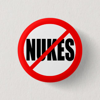 "NO NUKES" 3 CM ROUND BADGE