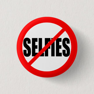 "NO SELFIES" 1.25-inch 3 Cm Round Badge